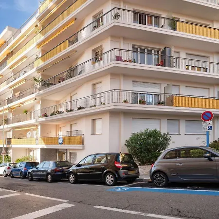 Modern In Near Centre *