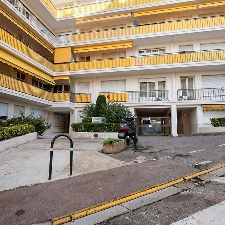 Modern In Near Centre * Λε Κανέ