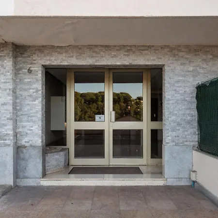 Modern In Near Centre Apartment *