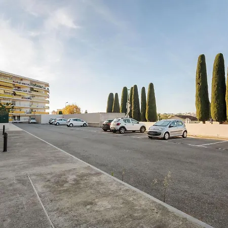 Διαμέρισμα Modern In Near Centre *